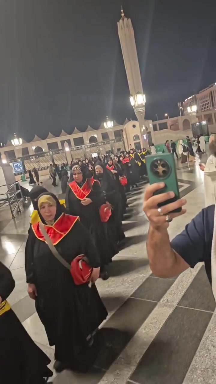 مابين قبري ومنبري
روضة من رياض الجنه
______________
شركة انوار المدينه للحج والعمرة رحله ربيع الاول 
يوم ٩/٥ الرحلات مستمره
٩/٦ عمرتين برحله واحده
٩/١٣ برفقة الشيخ احمد الشيباني 
***********
***********
***********
