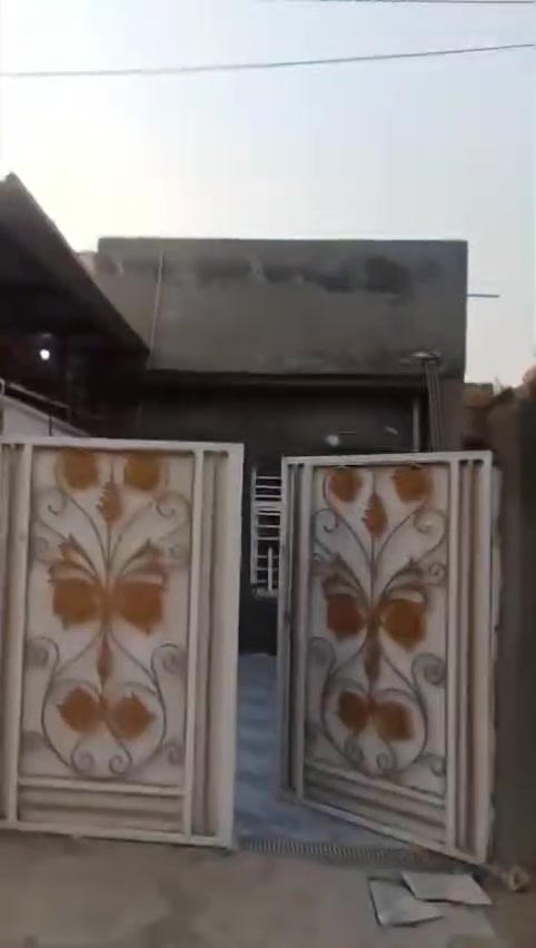 السلام عليكم
متوفر مشتمل75 للبيع بسعر مناسب 
بشارع ابو سمير بل 26 بالبدايه خلف تجاري 
استقبال ومطبخ وصحيات وغرفه نوم نظيف وجاهز السكن 
السعر 48 
*********** واتساب
