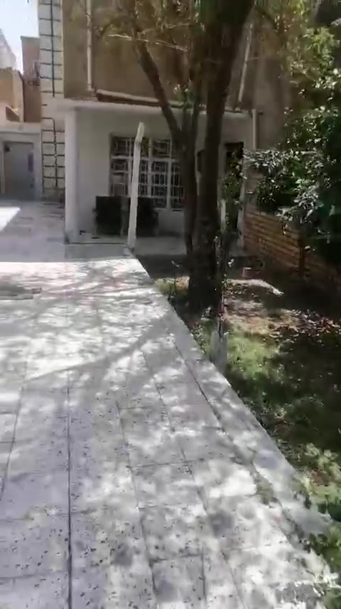 سلام عليكم بيت في منطقة البياع شارع ١٢ مساحة 200 البناء ١٢٠ متر قريب علئ جامع فتاح باشا سعر الايجار ٥٥٠ قفل الاستفسار ***********
