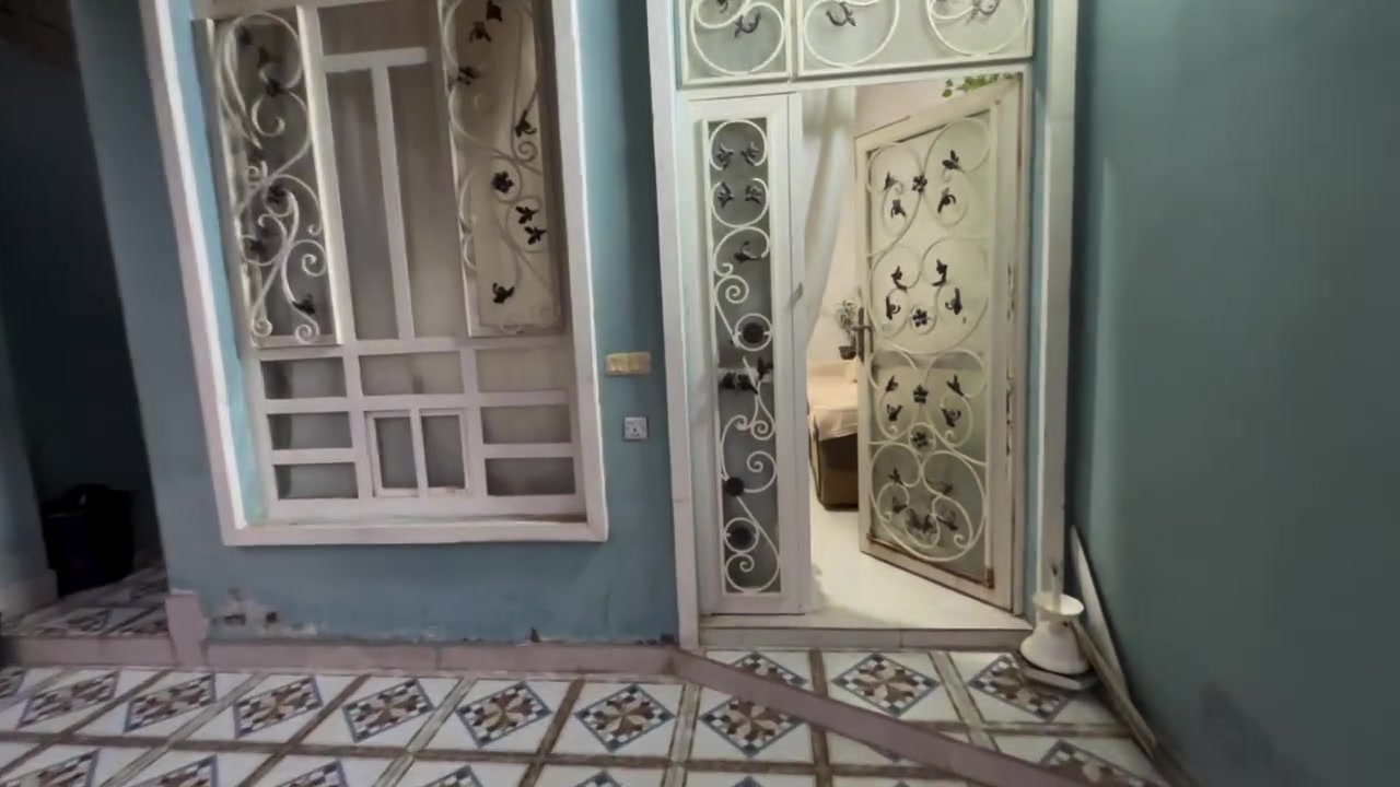 🏡 بيت تحفة للبيع
📐 المساحة: 100 متر

📜 طابو صرف – تحويل مباشر

📍 الموقع: حي العسكري 

✨ البيت مرتب ومميز ويحتوي على:

• غرفتين

• استقبال

• مطبخ

• صالة

• صحيات في الطابق الأول والثاني

💰 فرصة مميزة للسكن 

📞 للاستفسار والتفاصيل، التواصل على الخاص.

***********-***********

اخوكم علاء التميمي
