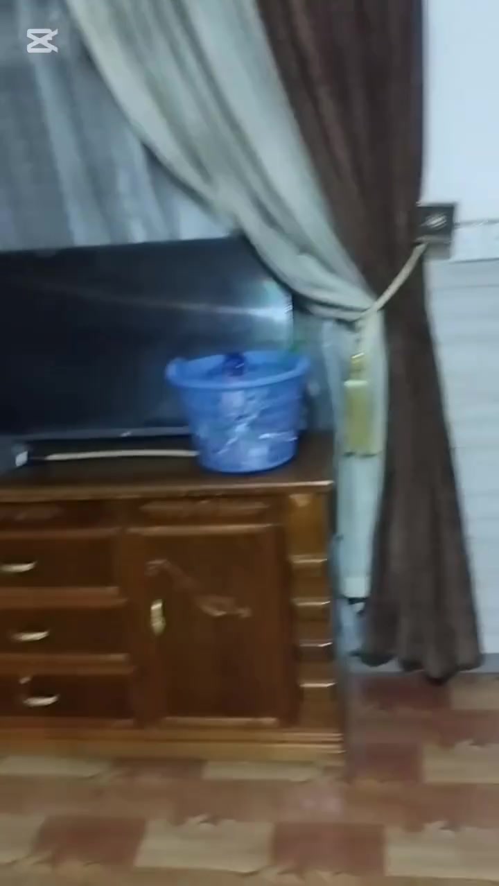 غرفه شغل عراقي درجة اولى للبيع حجم كبير ام الدنك خشب ثقيل غرفه نظيفه حييل بيها ملاحظة وحدة الجامة مال ميز تواليت مكسورة وسعرها بلاش مقارنة وية حجهما وشكلها وموديلها 

*********** واتس اب 

او راسلوني خاص
