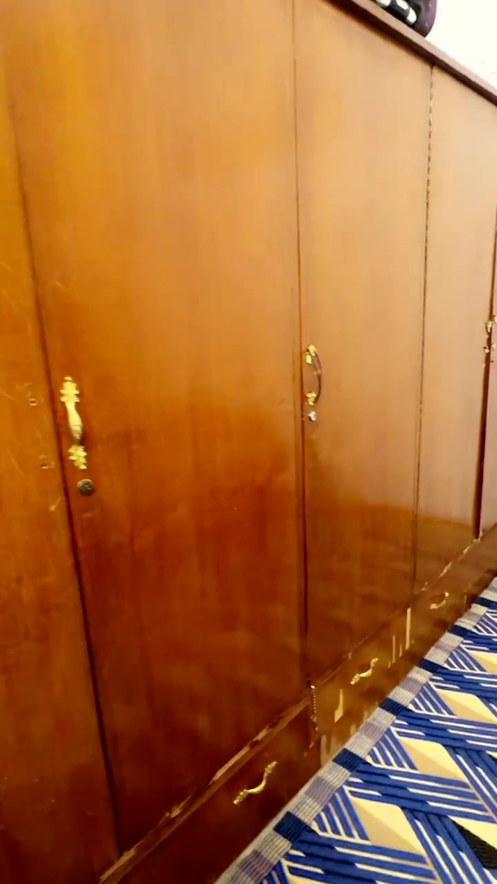 كنتور صاج 
٥ بوب ومجرين كبار و واحد وسط صغير
يحتاج تبديل قفاله وصبغ فقط مثل متشوفو خاناته كبار وتكمه ثكيل 
رايدته ٢٠٠ بي مجال 
مكاني يم جزيره بغداد كميره
***********
