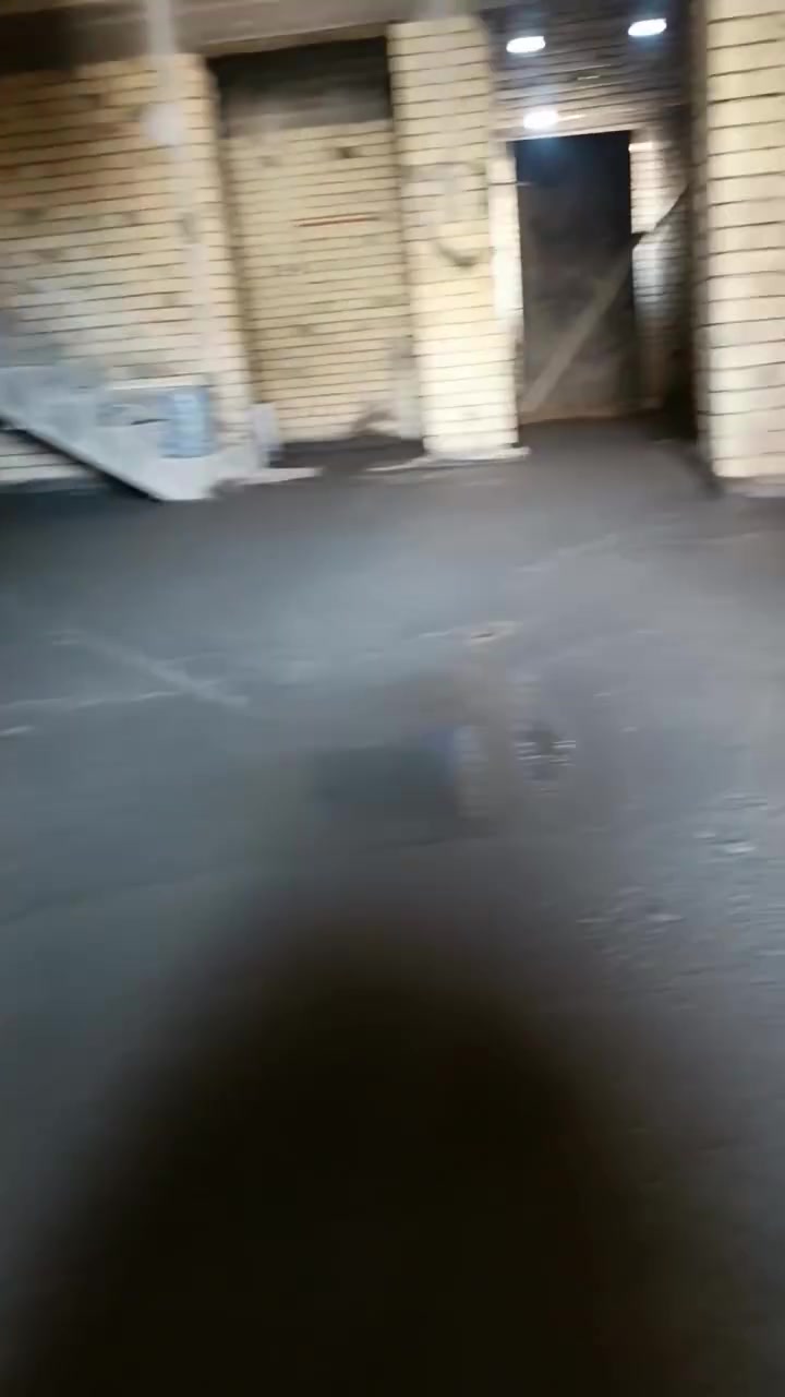 السلام عليكم ورحمه الله وبركاته اخوان احنا شغلات الصب اليدوي اللي عنده ثبت نظافه اللي عنده تسليطه السطح شغلي داخل البصره ومناسب اترك 7 سم للصب  واترك 10 سم للسيراميك والمونه***********
