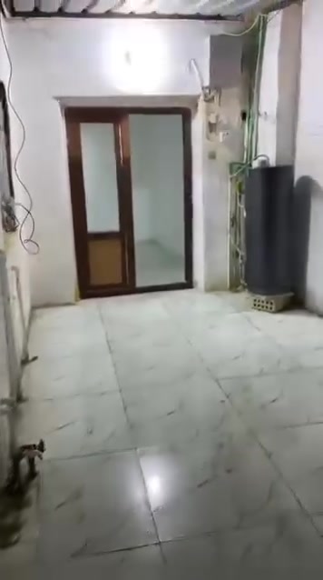 مشتمل ايجار مساحته 50 متر ايجاره 400 ألف غرفة وصالة ومطبخ وحمام وطرمة صغيرة وهو طابق ارضي وخط مولد وماطور ماء واني صاحب الدار مو دلال بغداد حي الجهاد الخارجية قرب ابو يونان***********
