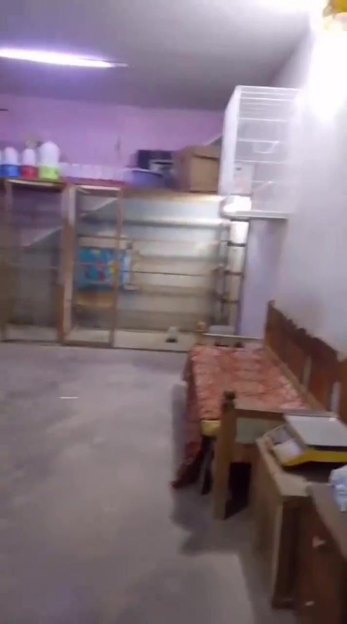 أغراض للبيع جددبسعر الجمله أي شي بل المحل للبيع من عده الرفوف زملت حمدي قرب جامع الوزاعي رقم الهاتف ***********
