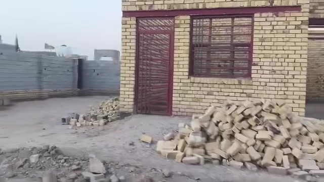 الموقع حي التجار 
التفاصيل موضحة بالصور وللأستفسار أكثر مراسلة الصفحة

نص مكتوب في الصور:
- قضاء الفجر هيكل زراعي 320م ركن حي التجار شارع سيد رسول حي التجار
- الرباط الارضي صب مع غرفتين واستقبال وصالة ومطبخ وصحية وساحة حديقة
- الساحة 120م للحديقة مسيجة من جهة الركن مستقبلا تصلح محلات او شيء آخر
- قياس الشارع تقريبا 13م متوفر ماء إسالة وكهرباء وطني ومولد تحياتي للجميع متابعة بطريقكم