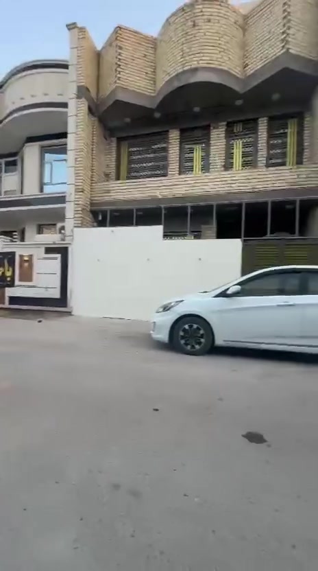 سلام عليكم 
بيت 100متر واجهة 8 نزال 12 ونص في بغداد منطقة الغزالية الزراعي شارع الهياكل البيت طابقين كامل من كل شي بناء جديد غير مسكون للتواصل على الرقم ***********
