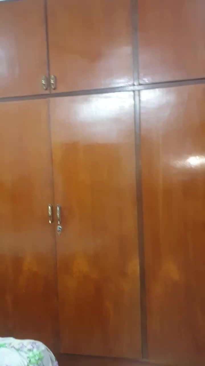 مساء الخير عندي هاي الغرفة مكونه من كنتور ٦ ابواب مع ملحق حيل نظيف
و ميزتواليت و زاوية و الخ زاوية مثلثة 
سعرها ٤٠٠  بيع مستعجل 
المكان برطلة  
الرقم ***********
