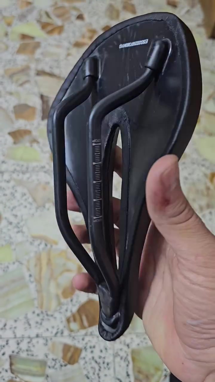 سرج • كاربون فايبر • خفيف