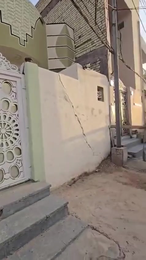 السلام عليكم

 دار للبيع في النجف لاشرف حي النداء منطقة 46 مكانه كلش حلو وقريب شارع العام  وشارع كربلاء 

المساحه 100 م طابق واحد 

البيت يحتوي ع استقبال صاله مطبخ غرفه نوم حمام توليت 

اساس صب سكف صب بناء طابوق 

البيت مطلوب مصرف عقاري 85 مليون 

تطلوعه 35 مع المجال  

لاستفسار 📞 الاتصال على الأرقام التالية:
(*********** وتساب )
💬 أو مراسلة الحساب على السجاد للعقار.

مـــــــــكتـــــب الـــــــشــــــــمـــــــس شارع المجمعات عامود 54
