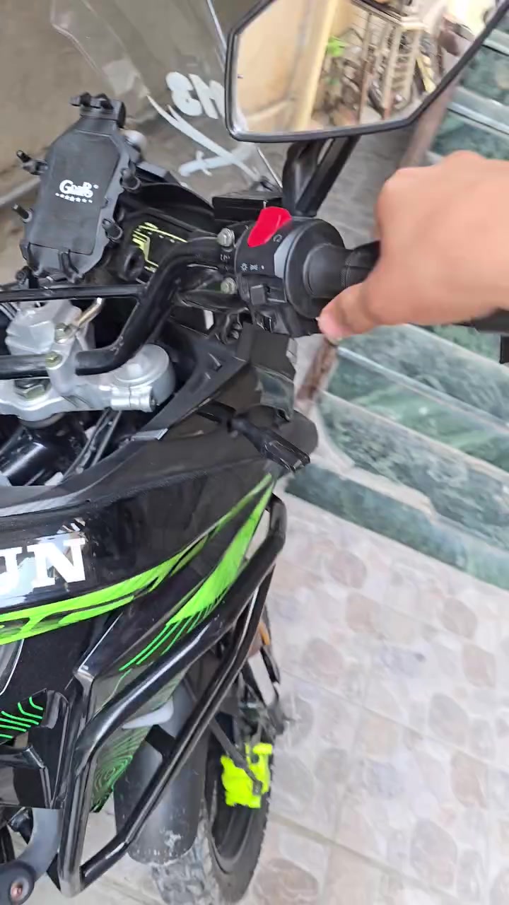 السلام عليكم دايوان ادفنجر 300 cc ماشية 11ألف كفالة عامة عندي بيها ملاحضات بسيطة السعر 2850 مستعجل على بيعتها عنواني بغداد الشعلة ***********
