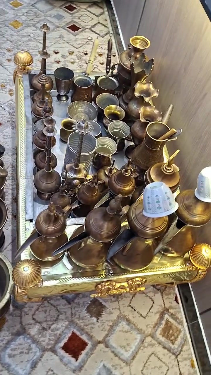 سلام عليكم
اعاده النشر بسبب الوعود الكاذبه 
الما يشتري لا يخابر 
منقله
دلات 8
هاونات 4
كل المنقله للبيع 
السعر: مليون 
العنوان :بغداد_ مدينه الصدر 
رقم الهاتف :***********
