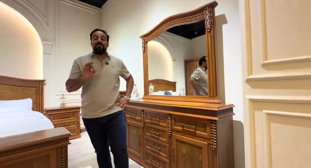 موديل أسد بابل  السعر 7 ملايين ونص فقط من افخم موديلات الدرجة الفاخرة  غرفة 6 ابواب طابقين ملحق  قوية بمعنى الكلمة ومختلفة جداً اكثر عمل هاي الغرفة هو عمل ونجارة يدويا  كلها خشب زان ثقيل وخشب چام وصاج الصبغ كليرمات مطفي لون بندقي نرمادا شريطية المانية  ما اعرف شنو اكتب بعد بس ادخلو وشوفو المواصفات  ارتفاع الكنتور 253سم عرض الكنتور 365سم عرض زاوية الملابس 130سم يعني الكنتور وزاوية الملابس ضلع كامل 495سم السعر 7 ملايين ونص فقط شركة الأفراح للأثاث العراقي  البيع بالنقد وبالأقساط ‏ غرفة نوم- اطقم قنفات - مفروشات - اخشاب تصنيع الأثاث  ‏العنوان محافظة واسط قضاء العزيزية قرب كراج بغداد مقابل مقهى حوران ‏التوصيل والشد مجاني إلى جميع محافظات العراق ‏خدمة استبدال الغرف العراقية القديمة بغرفة جديدة مع الاتفاق على الفرق ‏ خدمات ما بعد البيع لمدة سنة مجانية  *********** *********** *********** ***********  *********** *********** #اثاث #غرف #غرفة_نوم #نجارة #فخامة 
