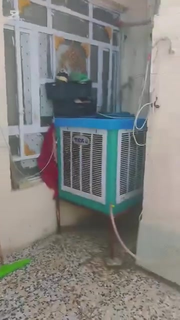 سلام عليكم ورحمه بيت للبيع مساحة 100 متر نضيف ويخبل قاط واحد كامل مكمل كاشي وسيراميك وكله طابوك جمهوري ومسلح قريب على شارع رئيسي عنوان حسينة ابو صالح ثاني فرع على ايدك يسرة فرع انترنت كناني كامل خدمات سعر 70 وبي مجال الطيبين البيت احلى من تصوير
