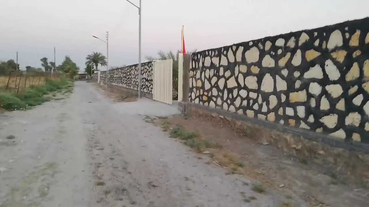 السلام عليكم أرض دونمين ونص زائد بيت للبيع تقطيع حسب الطلب الارض موقعها المحموديه خلف فرقه 17 واجهت الارض حجر وعلى الشارع مباشر والأرض مسيجه للاستفسار الاتصال واتساب ***********
