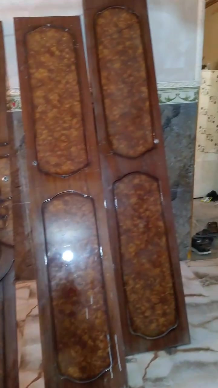 السلام عليكم اخوان هذه كنتور للبيع ثمن خانات الصاج الاصلي ربط براغي بس شد عوزه وهذه جزء من البوب وكنتور كامل المكان بابل جبله حي العمال الاستفسار على الرقم ***********
