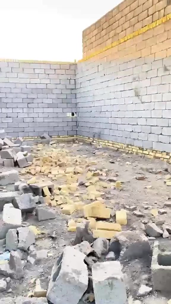 قطعه مساحه ٨٣٠ خلف روف المدينه الصدر كهربا وماي ومجاري زراعي ناصريه وبيه بيتين هيكل ***********
