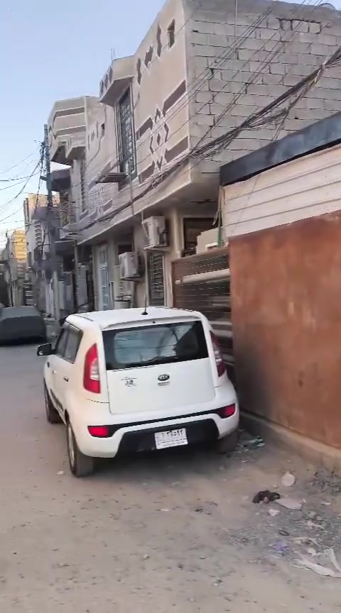 دار طابقين ٦٣ متر طابو زراعي سند ٢٥ يتحول بأسم المشتري، موقع ممتاز، بحي الإمام علي، قريب شارع الضغط، وشارع الجاير والحولي الجديد، ومستشفى الكفيل، يبعد عن الإمام ٥ كيلوات فقط، مشمول بالتطويب، وفيه ميزانية كهربائية، يصلح دار سكن او دار استراحة أو حسينية للزوار، يشمل الطابق الأول استقبال، صالة، غرفة منام، مطبخ، صحيات داخلية وخارجية، والارضية كاشي، ويشمل الطابق الثاني غرفتين منام، صالة، صحيات خارجية، والارضية سيراميك، والسقف سندويج.
السعر ٨٣ مليون وبيه مجال شوية
للتواصل
 *********** واتساب
*********** واتساب
