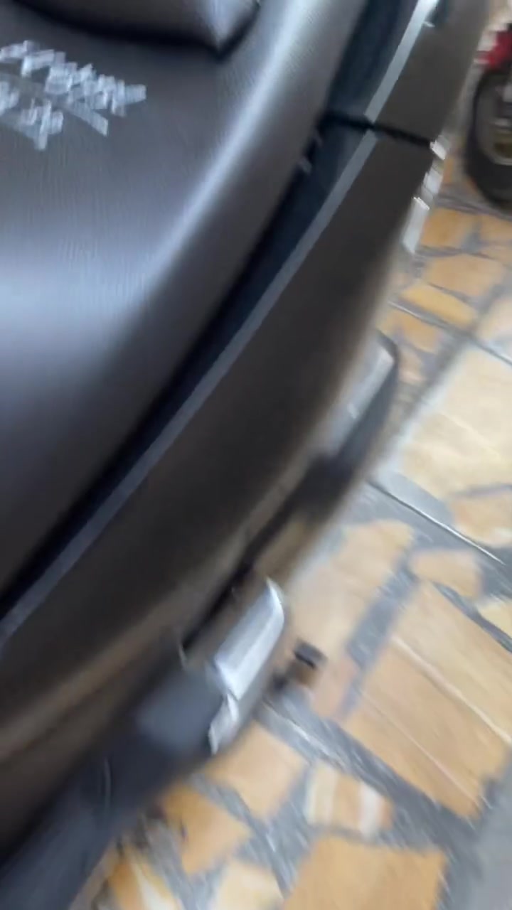 السلام عليكم جيل اول على كل اول حاله الوكاله
من نطيحه ايشوفك بلصور شكل وتجي اتشوفه غير شكل احلى من الرنبه  محرك  150مكفول كشر مكفول  السعر 2100 وبيه مجال  وخادم ***********
