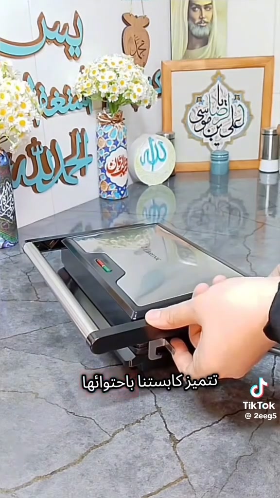 كابسة صاج ماركة LIBRONIC

الميزات:

أداء عالي و تسخين سريع

صحن تسخين مانع للالتصاق

زاوية فتح حتى 90 درجة

قفل لتثبيت الطعام داخل الكابسة

ضمان لمدة سنة من تاريخ الشراء

الطاقة: 1300 واط

أبعاد لوح التسخين: 11x23

أبعاد الغلاف: 11  25  29 سم

أبعاد المنتج:10  22  26 سم

رقم الموديل: LC-5016

الملاحظات:

لم يتم ذكر المنشأ
ممكن تكتبلي شنو حالة الكابسة بالضبط: جديدة لو مستخدمة؟ وإذا مستخدمة شكد مدة الاستخدام وهل بيها أي خدوش أو عيوب؟: 
جديد 
شنو بلد المنشأ/الصنع إذا متوفر؟ وهل هي أصلية LIBRONIC لو تجميع نفس الموديل LC-5016؟: 
المنشأ الماني 
وين موقعك بالعراق بالضبط؟ (المدينة/المنطقة) حتى المشتري يعرف منين يستلم.: 
بغداد 
هل تنباع ويا العلبة الأصلية والملحقات/الورقة مال الضمان؟ وإذا لا، شنو الموجود وياها؟: 
نعم 
شكد السعر النهائي؟ وهل أكو توصيل داخل بغداد وباقي المحافظات، وإذا إيه شكد تكلفة التوصيل؟: 
موجود توصيل 