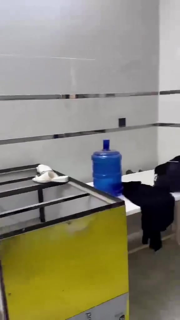 شقه الايجار
اجارها ٤٠٠الف  

باب معزول 

الموقع شهداء البياع 

التواصل ع رقم ***********
