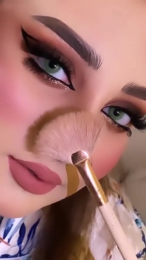 "لأنكِ تستحقين الأفضل، دعي لمساتنا تعكس سحر جمالكِ الحقيقي! استمتعي بتجربة عناية استثنائية وأحدث صيحات الموضة معنا. شاهدي التفاصيل وشاركينِنا رأيكِ في التعليقات
#صالون #موريا #بيوتي

#كربلاء #حي_العباس #الفرع_الثالث

#تواصل_***********
