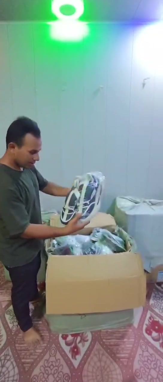 حذاء ولاديه رجالي قياسات من ٣٧ الئ ٤٣ البيع الكميه كله السعر القطعه ٤٢٥٠ عنوان بغداد ***********
