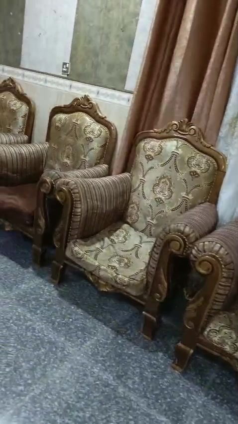 ١٠مقاعد • خشب • بغداد قرب علوة جميلة