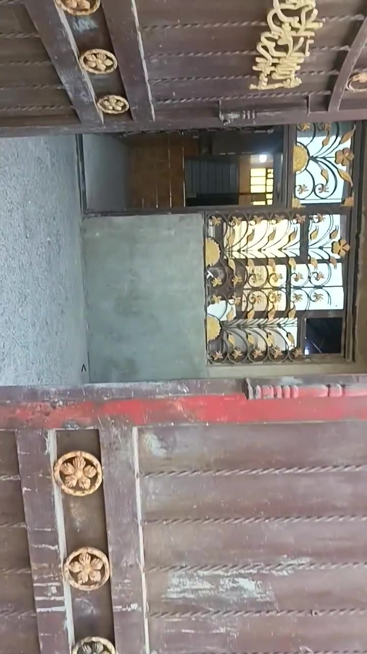 للايجار 
بيت ١٢٠متر كما موضح بالفيديو نظافته 
الموقع حي الحكيم العريفيه الايجار ٢٥٠
الاتصال على ***********بيه واتساب 
او مراجعه المكتب.. الكائن بحي الحكيم قرب جامع الامام موسى الكاظم 
رجاءا رجاء لاتنطي موعد اذا ماتجي 
ابو سامر الخزعلي
