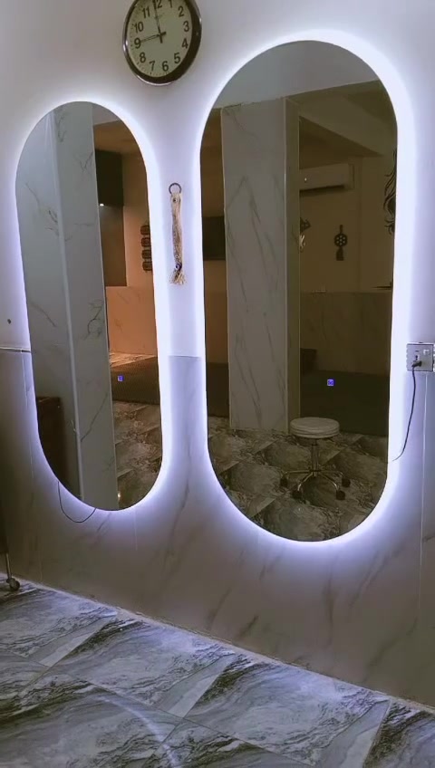 مرايات للبيع بسعر مناسب وياهن جهاز بخار للوجه وياهن جهاز للشعر شعر مناسب كل قطعه ولها سعرها ***********
