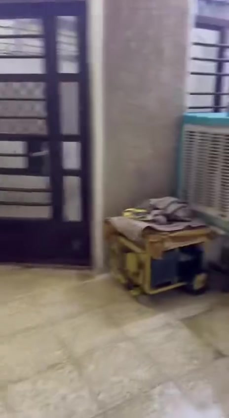 دار للبيع 
مساحة 100متر 
طابو زراعي سند25
طابق ونص يحتوي غرفتين نوم
واستقبال 
ومطبخ 
وصحيات
في منطقة بوب الشام الدور أسوار بغداد 
للاستفسار ***********
