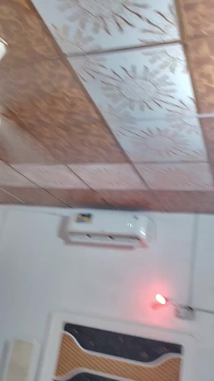 سلام عليكم ورحمة الله بيت للبيع تجاوز في القبله حي القائم قرب مدرسة الهدايه يحتوي البيت على قرفتين كل قرفه حمام. الغرف والمطبخ سقف ثانوي البيت يرادلهه بس ديوانيه وحمام خارجي بي كهرباء ضفيره ثري فيز ولسكف سندويج  السعر عشره مليون وبي مجال رقمي ***********
