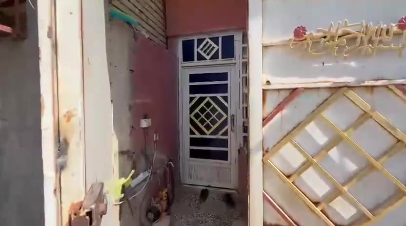 بيت مساحة ١٠٧ الحر حي السجاد الأول 
السعر ٥٢ وبي مجال الاتصال ***********
غرفة عدد٢ مناور عدد٢ صالة استقبال
