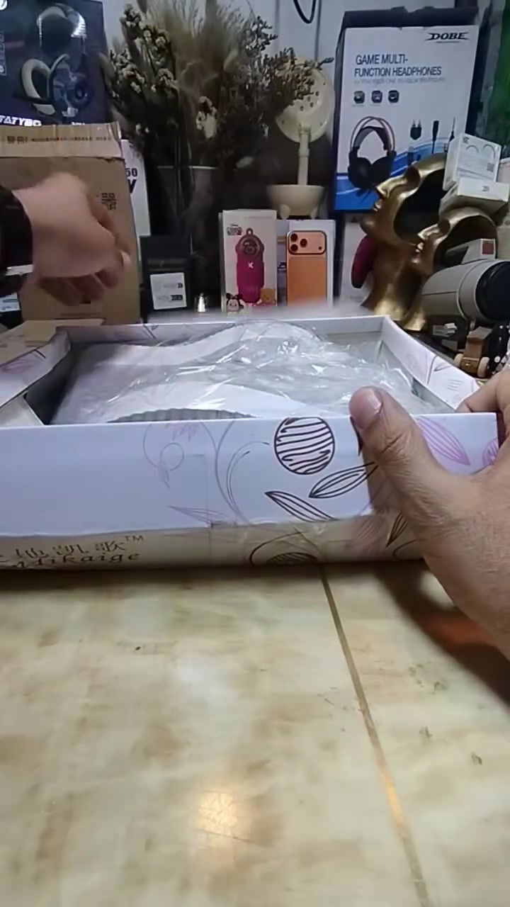 بوت نسائي • قياس ٣٤ • كعب مخفي ١٠سم