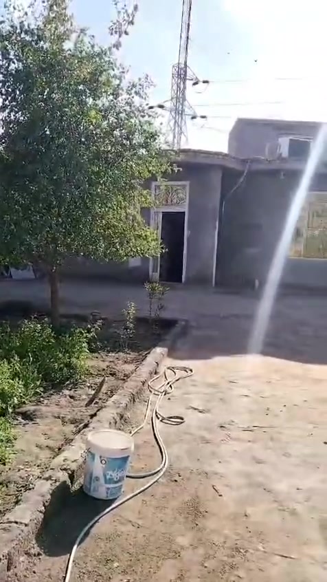 بيت زراعي للبيع  600 متر
العنوان الصخيين حي جامعه ذي قار 
بعد ما تعبر الجسر على جهه الشط 
البيت مرتب وخدمي مال عائله 
🏠 يتكون البيت من 
⚜ غرف نوم عدد 3 ثلاث غرف بي 
⚜ ديوانيه جبيره + مطبخ 
⚜ صاله عائليه + صاله للضيوف 
⚜ صحيات + مخزن خارجي  
⚜ حديقه جبيره مع نخلات 
⚜ كراج يشيل اتريله وساحه واسعه 
📲 السعر خاص واتساب فقط ***********
♦معلومات عن البيت 
1⃣ الاساس رباط كونكريت 
2⃣ البناء بلوك شمال گلابي 
3⃣ السقف صب كونكريت 
4⃣ مع جسور صاقط ومخفيه ع بيت 
السعر خاص رجاء
