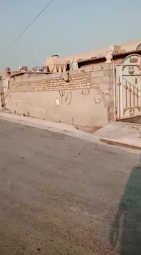 سلام عليكم
دار للبيع المساحة 100 مربعه للبيع
العنوان سبع قصور كامل الخدمات مجاري تبليط قرب مضيف مجبل  لاتصال عله رقم ***********
