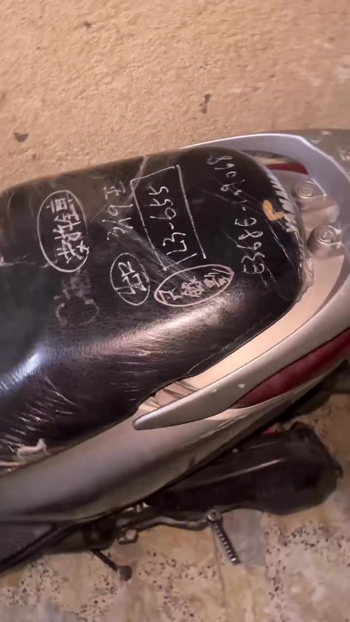 السلام عليكم عيني دراجه بريز لايت جوه دراجه صارله 4 اشهر من نازله من ارمبه دراجه بيه مكينه تشك الكاع شك مكفوله كفاله عامه برغي ما مفتوح بيه دراجه عله ايدي السعر 850وبيه مجال حك الجيه مكاني بغداد شهداء السيديه قرب تقاطع درويش رقمي ***********

