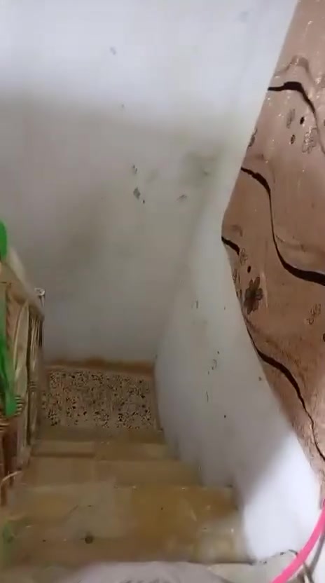 بيت للبيع طابو ملك صرف الشعب الديوان مساحه ٧٥ البيت ٣ طوابق طابقين بناء كامل غرفتين وملحقاتهم اما الطابق الثالث غرفه وحده بناءساندويج ممكن تصير غرفه او مخزن السعر ٩٣

للاستفسار ‭***********‬
