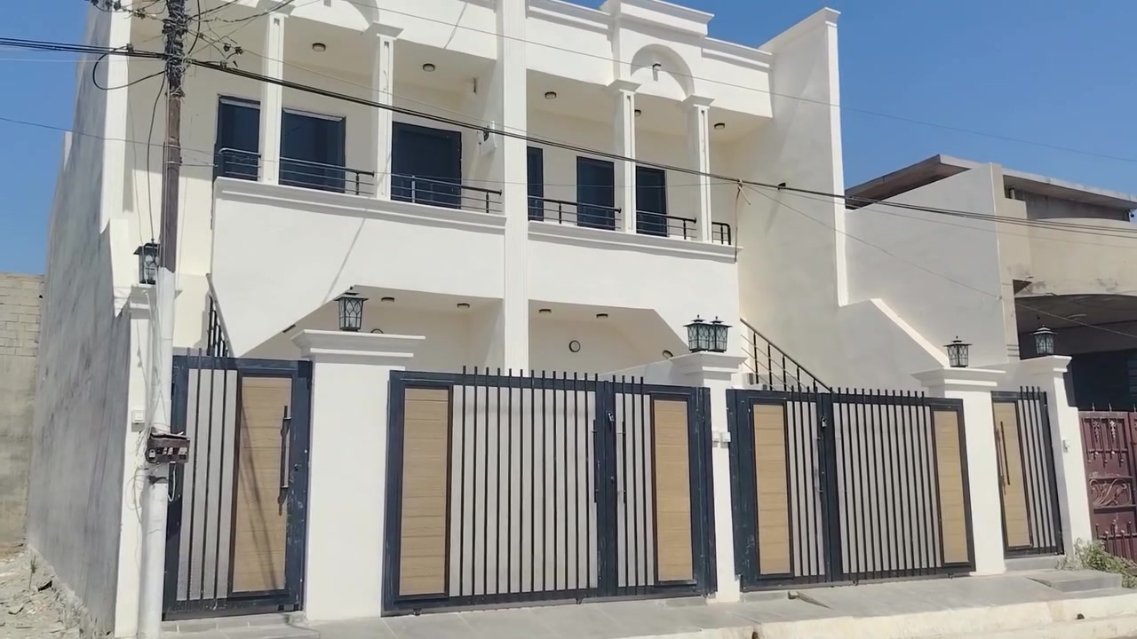 🏠 دارين للبيع | طابو ملك صرف
الموقع حي العسكري

📐 المساحة: 100م²
🏢 طابقين
🔹 كل طابق يحتوي على: •
غرفة نوم
• استقبال
• مطبخ
• صحيات
• سقوف ثانوية
• نظام دكتات

💰 السعر: 98 وقابل للتفاوض 

📞 للاستفسار: ***********
