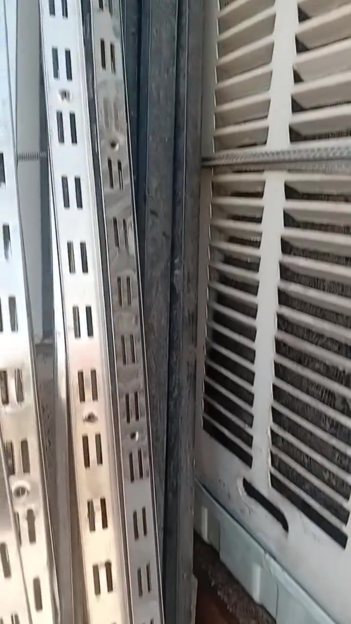 السلام عليكم للبيع استانات ورفرف عنوني بغداد شهداء عبيدي قرب سوك الميت ***********
