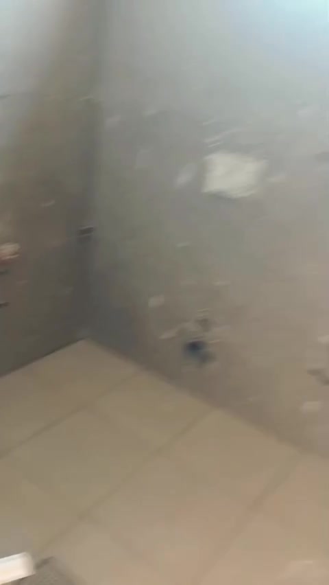 احد اعمالي تنظيف بيت من الانقاض وتنظيف االكاشي والسراميك من  البقع والدهون لي يحتاج احد ينظف بيته من الانقاض وتنظيف االكاشي والسراميك او يحتاج تفليش الكاشي والسراميك وتنكير للجدران وتصعيد مواد بناء خل يتواصل وياي ***********
