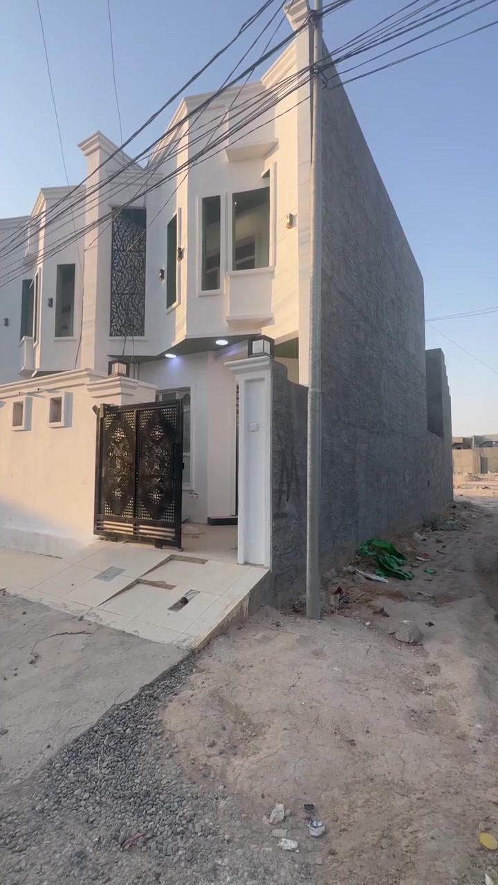 دار للبيع تكريت الديوم مساحه ١٠٠ متر وجه ٥ متر ونزال ٢٠ متر يحتوي على ثلاث غرف نوم ومطبخ واستقبال وثلاث حمامات الدار نظيف جدا والسعر حيل مناسب ٥٩ مليون قفل 
للأستفسار اكثر الأتصال ***********/***********
او مراجعة مكتب ابو طه للعقار العنوآن شارع ٦٠ مجمع اليرموك
