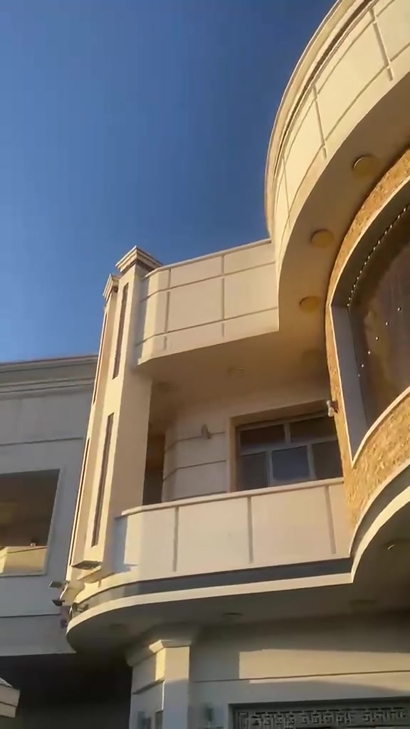 البيت للبيع كما موضح بلفديومساحه539 شارع25 ركن بناء حجر  واجهه حجر ومرمر 6 غرف نوم خمس مجاميع صحيه سنه البناء2022 تبليط خدمات الاستفسار***********
