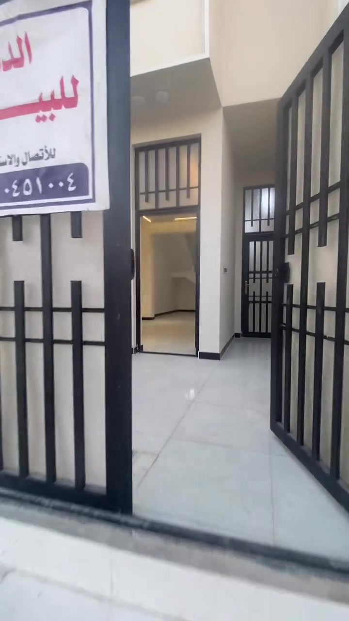 آللهم صلي على محمد وآل محمد دار مساحه ١٠٠متر واجه ٥نزال٢٠ طابق اونص طابوك جمهوري صب مركزي بناء حديث ٢٠٢٦بناء درجه أولى تفاصيل الدار غرفتين نوم استقبال مطبخ صحيات داخليه خارجيه موقع ادار حي الحر مقابيل مجمع ليمونه قرب اعدادية الرافدين   الدار طابو صرف بئسمي اعتذر اعتذر اعتذر عن القصد وال رهن وال ايجار بيع فقط االاستفسار ***********وال سعر ١٦٥مجال قليل
