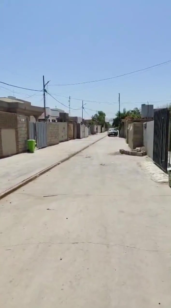 السلام عليكم
هيكل طابقين جديد للبيع حي الأطباء الفرع الثاني خدمات كاملة شارع صب ومي وكهرباء  الطابق الارضي غرفتين نوم واستقبال ومطبخ وصحيات
والطابق الثاني غرفتين نوم وصحيات 
مجموع غرف النوم أربعة 
المساحة 125 واجهة 5 ونزال 25 
السعر 35 
للاستفسار الاتصال ***********
