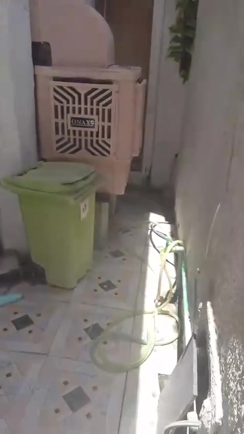 سلام عليكم دار للبيع المساحة ٥٠ طابقين زراعي الزعفرانية شارع الكهرباء خلف ملعب شهيد علي حيال رقم الهاتف ***********
