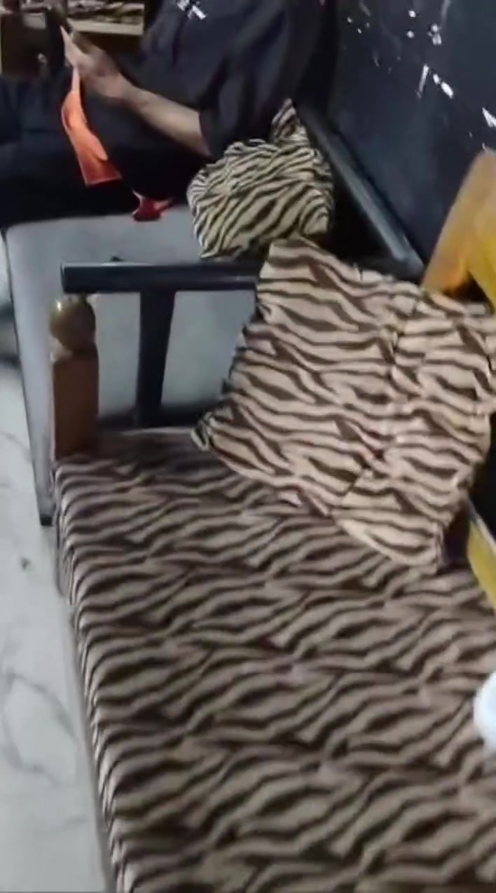 سلام عليكم 
عارضه مال حب وجبس وميز لبلبي للبيع 
وتخم للبيع 
ب750 وبيهم مجال 
الشعب شارع عدن 
للاستفسار ***********
