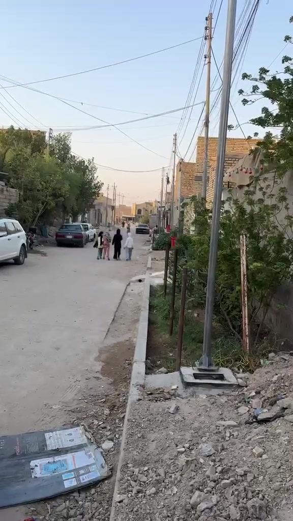 قطعه للبيع حي الخضراء مساحة 250متر مكانه مميز جداً كافت الخدمات شارع 12متر تبليط 
مكانه قريب على شارع السايدين مال مغيسل طابو صرف 

الواجه 10 
ونزال 25 

السعر جوه سوك يابلاششششش 

مكتب 💥التميز 💥للعقار 
الشموخ قرب جسر مشاة 

ستفسار ☎️***********
