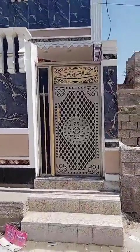 السلام عليكم المساحه البيت 110بيت جديد طابق ونص خدمات المنطقه كامله  السعر ٥٠  للستفسار ***********
