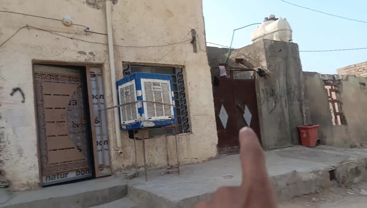 سلام عليكم يوجد عندنا دارين للبيع اول بيت مساحه 100 بيت الثالثه مساحه 200 بيت متكامل بي نقصه انا بسيط البيض بشارع المطار البيت النقص بيهن بسيطات المساحه الكل يصير 300 متر بغرفه فوق بيت نظيف البيت ما صورته عدد لان بيه عائله الوجه مالته شويه تعبان يعني ما تذكرناكم بالمقطع اللي يحب يتصل ويستفسر على هذا الرقم امه شراره لا يظل يدق عليه ويسولف تحياتنا للجروب***********
